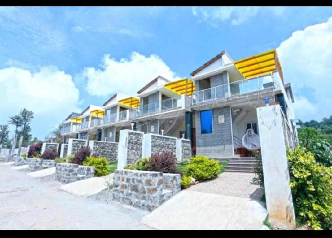Sushmika Resorts Inn Yercaud Bagian luar foto